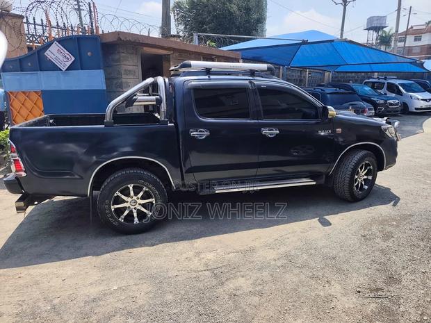 Toyota Hilux 2011 Black