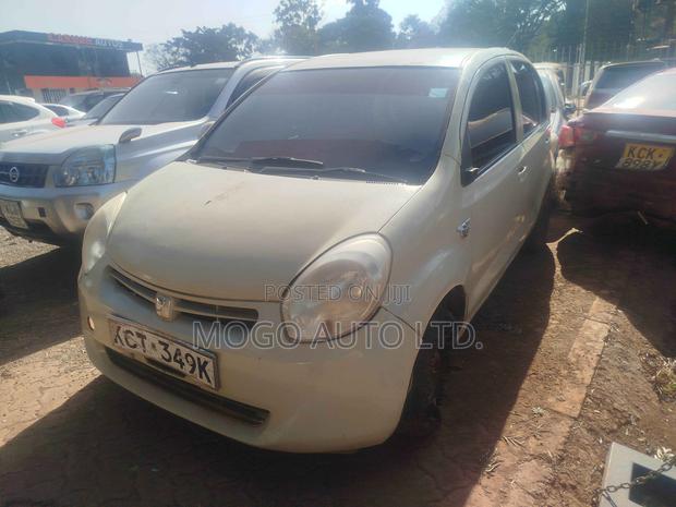 Toyota Passo 2011 Beige