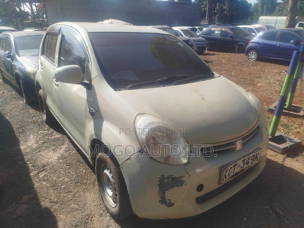 Toyota Passo 2011 Beige