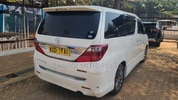 Toyota Alphard 2.4 Petrol AWD 2015 White
