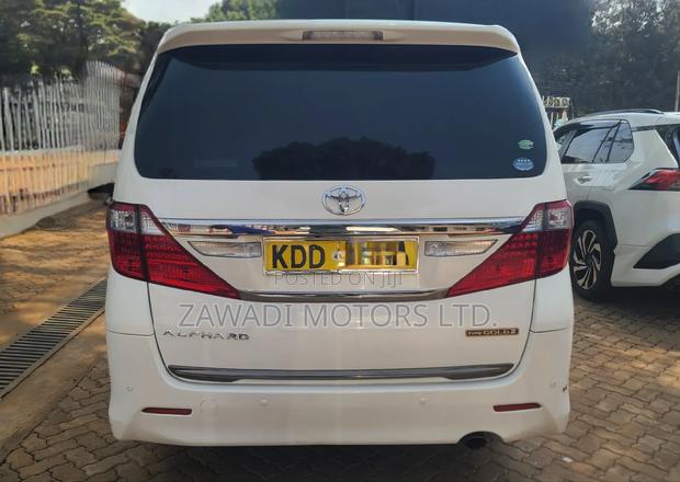 Toyota Alphard 2.4 Petrol AWD 2015 White