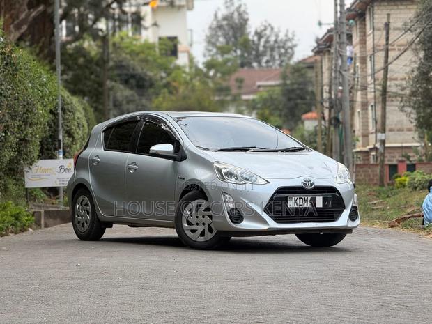 Toyota Aqua 2016 Silver