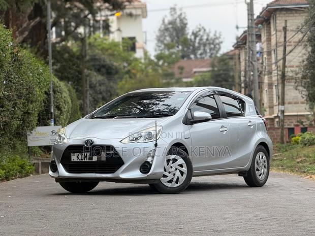 Toyota Aqua 2016 Silver