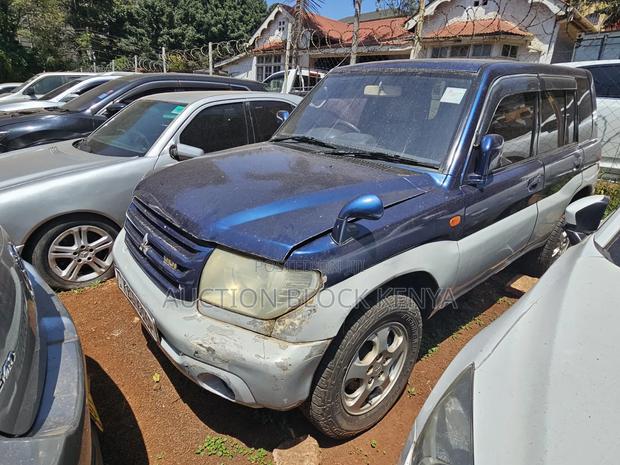 Mitsubishi Pajero IO 2002 Blue