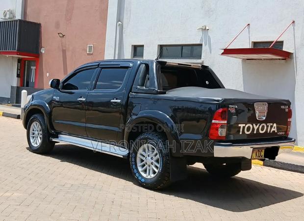 Toyota Hilux 2011 Black