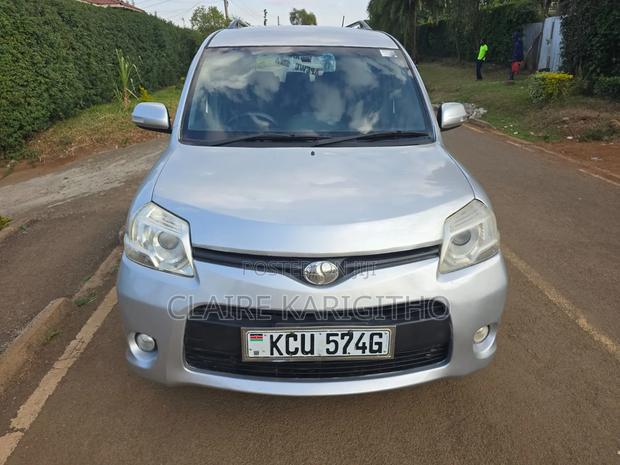 Toyota Sienta 1.5 FWD 2012 White