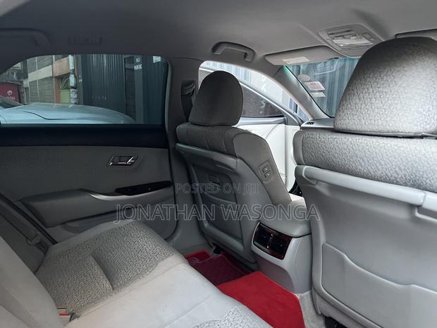 Toyota Crown 2012 Black