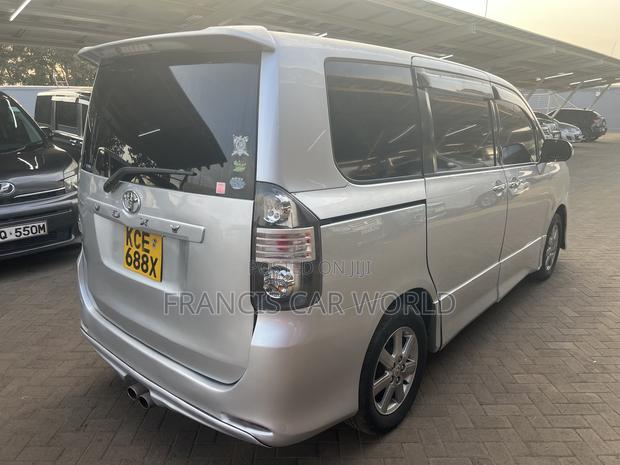 Toyota Voxy 2008 Silver