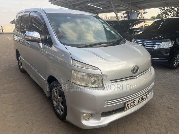 Toyota Voxy 2008 Silver