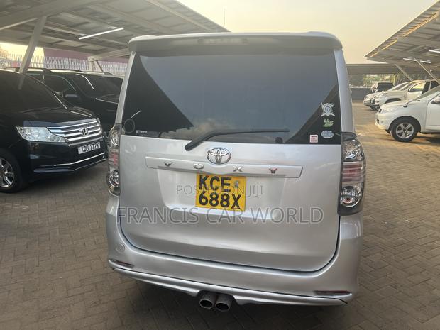 Toyota Voxy 2008 Silver