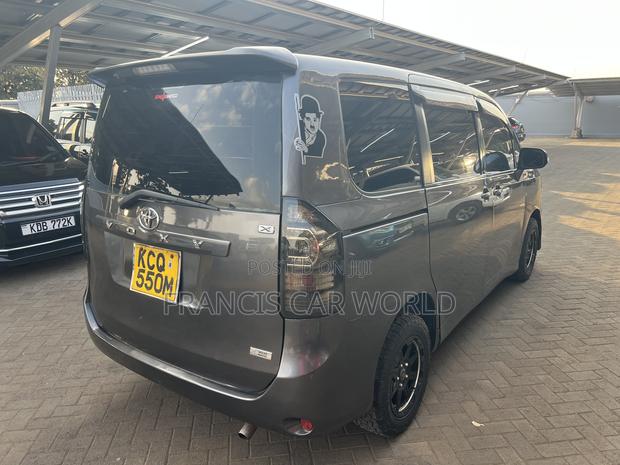 Toyota Voxy 2012 Gray