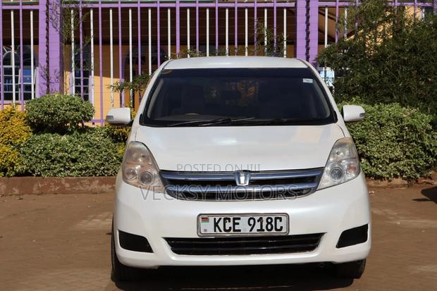 Toyota ISIS 2008 White