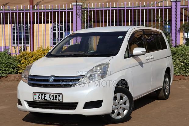 Toyota ISIS 2008 White
