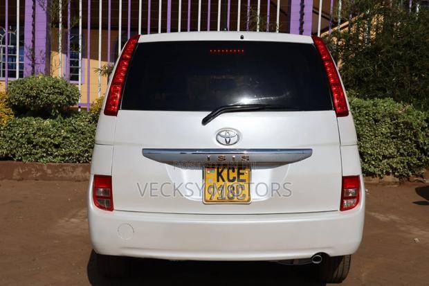 Toyota ISIS 2008 White