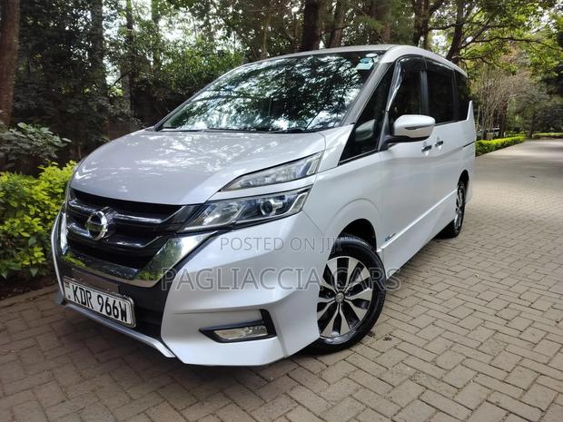 Nissan Serena 2017 Silver