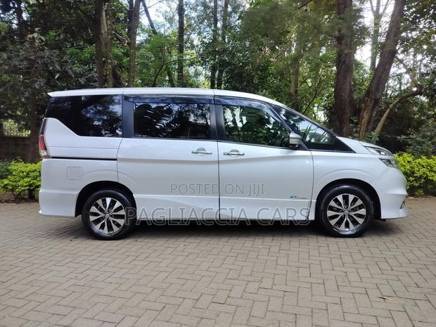 Nissan Serena 2017 Silver