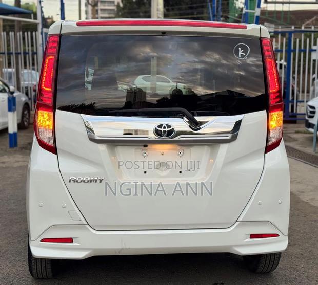Toyota Roomy 2019 White