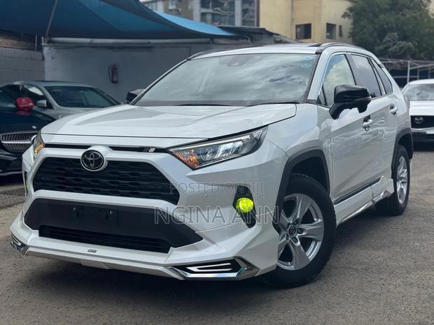 Toyota RAV4 2019 White