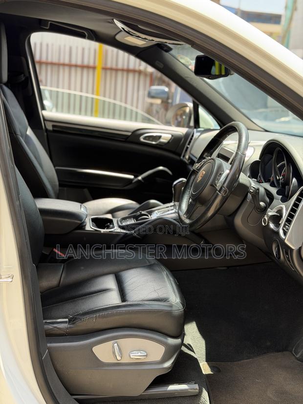 Porsche Cayenne 2013 White
