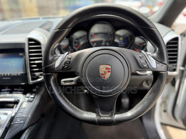 Porsche Cayenne 2013 White