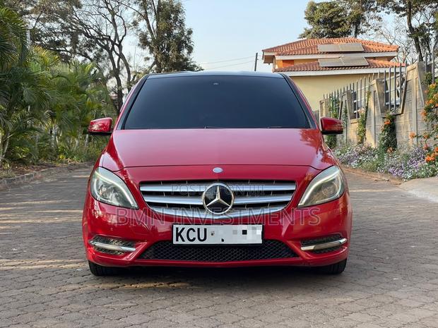 Mercedes-Benz B-Class B180 Petrol 2012 Red