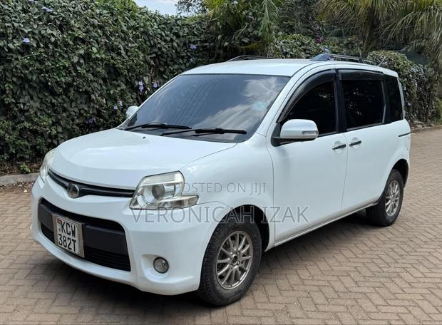 Toyota Sienta 2012 White