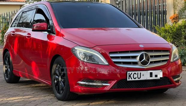 Mercedes-Benz B-Class 2013 Red