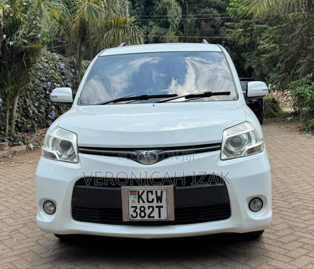 Toyota Sienta 2012 White
