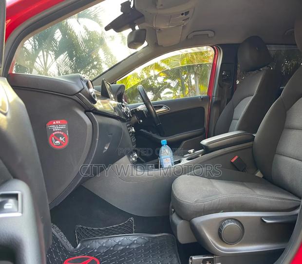 Mercedes-Benz B-Class 2013 Red