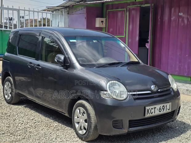 Toyota Sienta 2013 Black