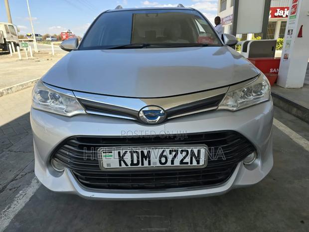 Toyota Corolla Fielder 2016 Silver