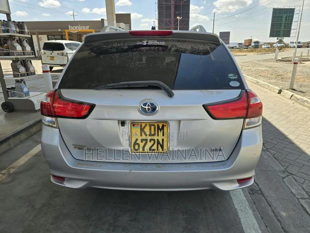 Toyota Corolla Fielder 2016 Silver