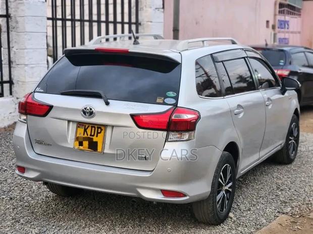 Toyota Corolla Fielder 2017 Silver
