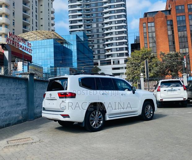 Toyota Land Cruiser LC300 2023 White