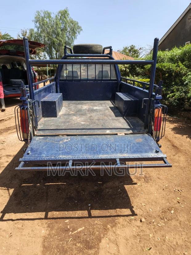 Nissan Pick-Up 1996 Blue