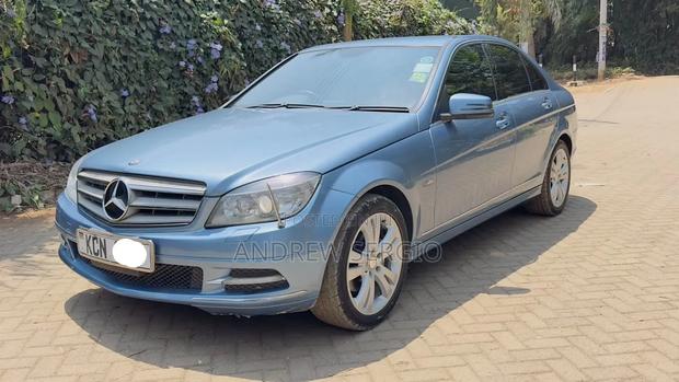 Mercedes-Benz C200 2010 Blue
