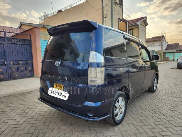 Toyota Voxy 2008 Blue