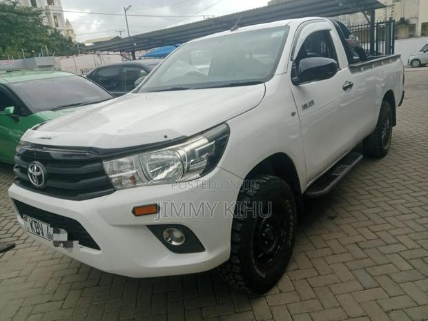 Toyota Hilux Revo Smart Cab Deisel 2.4 AWD 2018 White