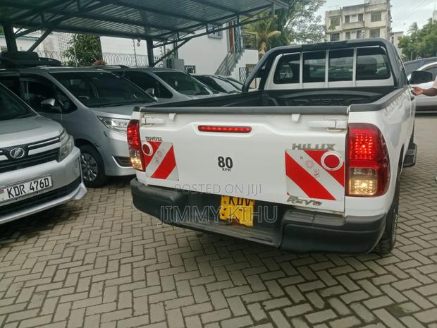 Toyota Hilux Revo Smart Cab Deisel 2.4 AWD 2018 White