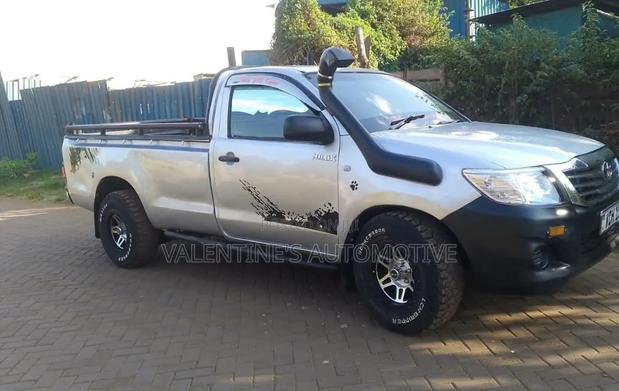 Toyota Hilux 2015 Silver