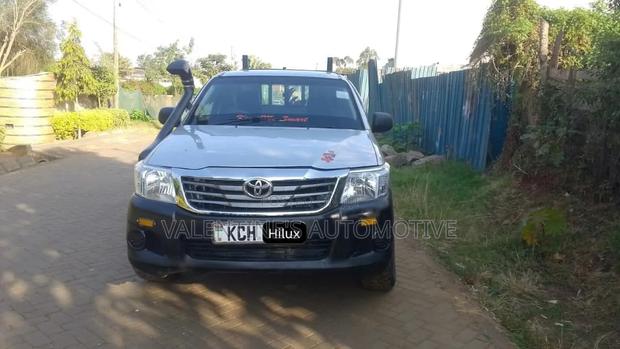 Toyota Hilux 2015 Silver