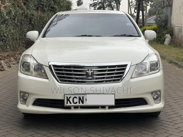 Toyota Crown 2011 White