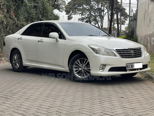 Toyota Crown 2011 White