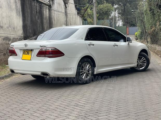 Toyota Crown 2011 White