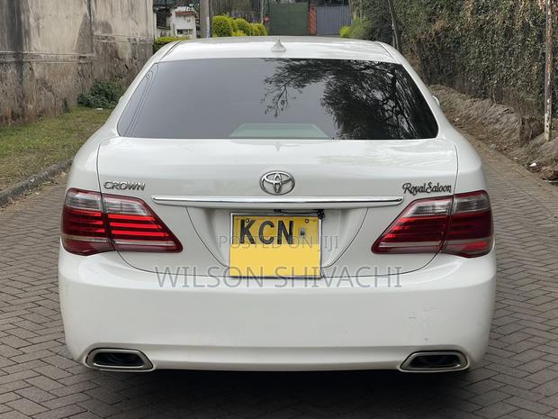 Toyota Crown 2011 White