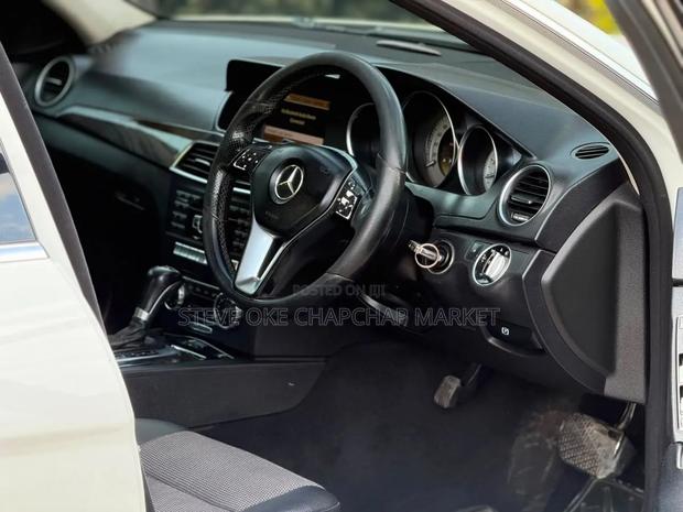 Mercedes-Benz C200 2011 White