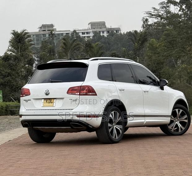 Volkswagen Touareg 2016 White