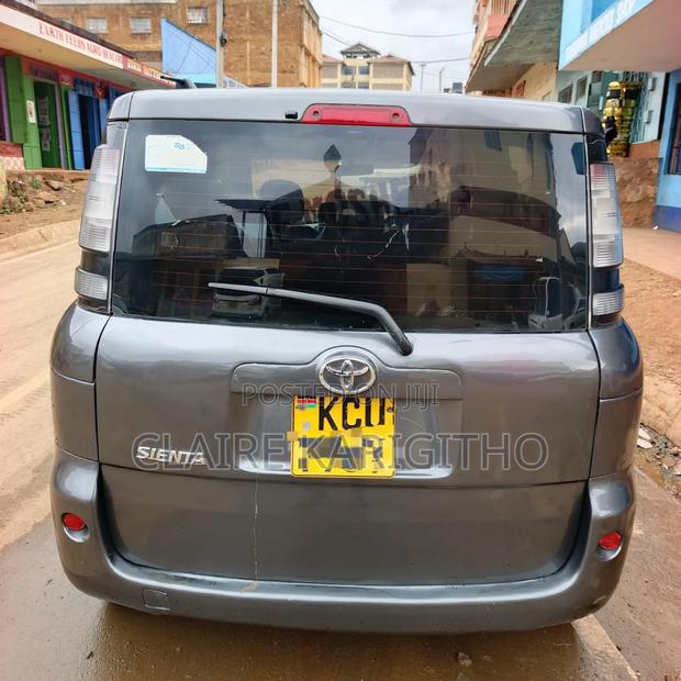 Toyota Sienta 1.5 FWD 2013 Gray