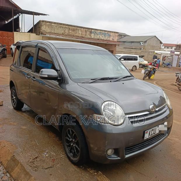 Toyota Sienta 1.5 FWD 2013 Gray