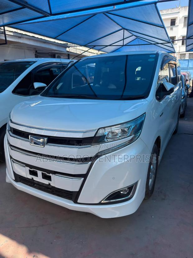 Toyota Noah 2019 White